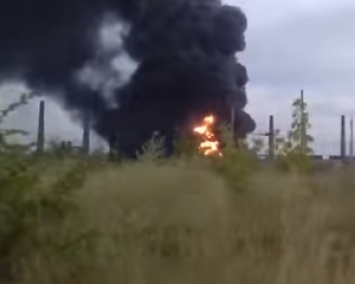 Крупный пожар на Донбассе: взорвался склад террористов (ВИДЕО)