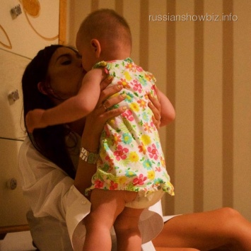 Елена Темникова показала подросшую дочь