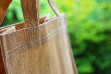 Ученые: Люди с экологическими сумками быстрее набирают лишний вес
