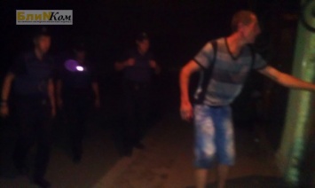 В Николаеве полиция спасла гражданина «подшофе», которого группа отдыхающих едва не отправила «на тот свет»