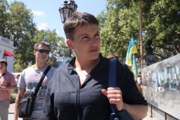 Савченко пытались закидать яйцами на Думской площади