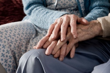 В Техасе влюбленная пара умерла, держась за руки, после 58 лет брака