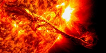 В NASA показали, как от Солнца отрывается солнечная материя (ВИДЕО)