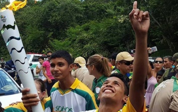 В Бразилии пытались украсть Олимпийский факел (Видео)