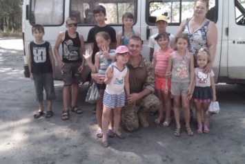 Военные сопровождают авдеевских детей к местам летнего оздоровления
