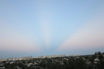 Мариупольцы на выходных могли наблюдать "дорогу в небеса"(Фотофакт)
