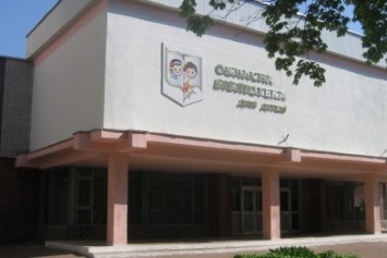 В Чернигове переименовали школу Коцюбинского и библиотеку Островского