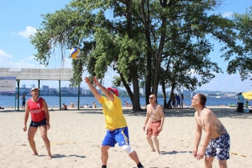 Днепровское отделение БПП стала организатором соревнований по волейболу среди участников АТО и волонтеров
