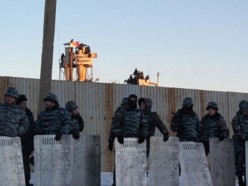 В Хакасии в России спецназ взял штурмом "неспокойную" исправительную колонию (Видео)