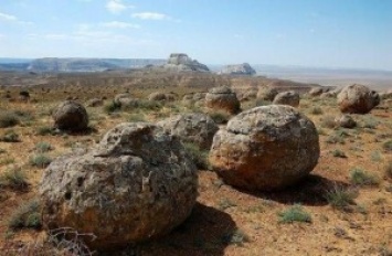 Загадочная долина каменных шаров в Казахстане