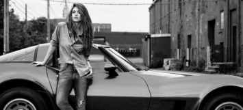 Джессика Альба появилась в новой рекламе бренда джинсовой одежды DL1961