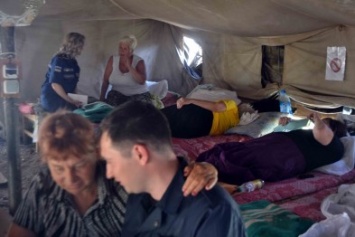 Северодонецкие психологи успокаивают постояльцев палаточного городка