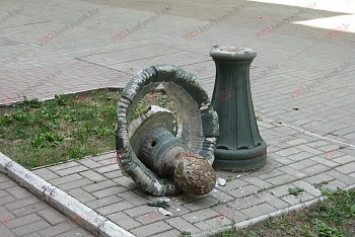 В Бердянске разломали красивый фонтанчик (ФОТО)