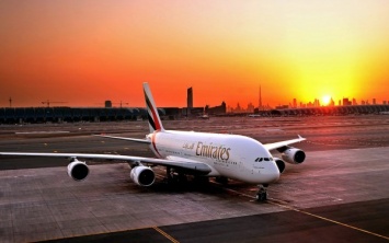 Пассажирский самолет Emirates совершил экстренную посадку в Мумбаи