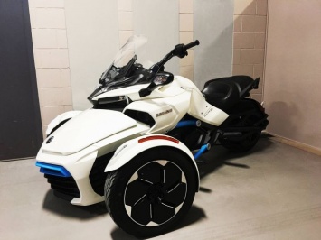 Представлен концепт трехколесного электрического мотоцикла Can-Am Spyder