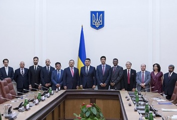 Премьер-министр провел встречи с руководителями дипломатических учреждений арабских стран