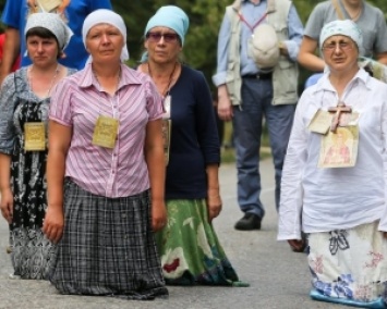 Встретились: Крестный ход уже в центре Киева