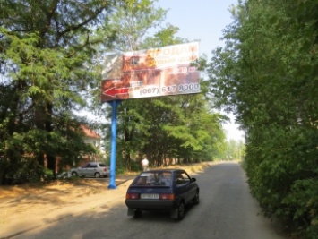 Нелегальный билборд перекрыл проезжую часть (фото)