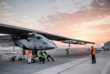 Самолет на солнечных батареях Solar Impulse 2 успешно завершил 16-ти месячный кругосветный полет