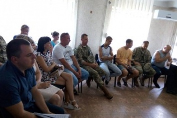 Адаптацию участников АТО к мирной жизни обсуждали в Мирнограде (Димитрове)