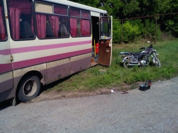 ДТП на Луганщине: столкнулись автобус и мопед