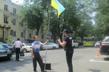 Пожилой одессит «навел шороху» в Главном Управлении Нацполиции (ФОТО)