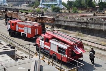 На территории ЧСЗ спасатели гасили пожар на водном транспорте (ФОТО)
