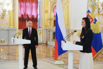 Песков: Путин и Исинбаева общались один на один