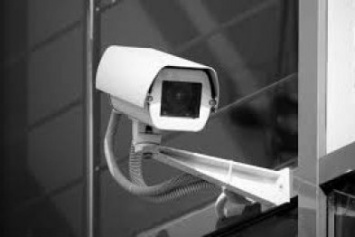 Веб-камеры отвадят непрошенных гостей от девятой школы