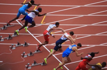 Олимпийская сборная США по бегу использует наушники, стимулирующие мозговые центры