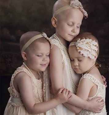Фото этих больных раком девочек облетело весь мир. Но посмотри, что с ними произошло 2 года спустя!