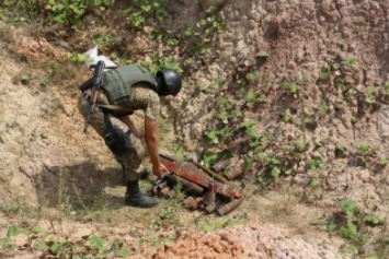 Донецкую область очищают от взрывоопасных предметов (ФОТО)