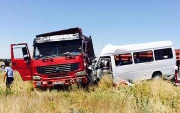 В Казахстане в ДТП попал автобус: Погибли 6 человек, 25 пострадали