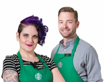 Работникам Starbucks разрешили ходить с цветными волосами