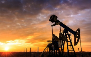Цена нефти Brent впервые с апреля опустилась ниже 43 долларов за баррель