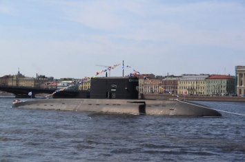 На парадный рейд в Питере вывели новейшую подлодку Черноморского флота с "Калибрами"