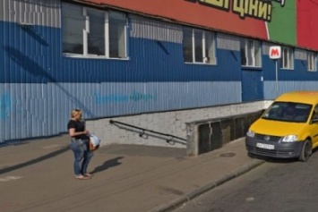 В Харькове коммунальщики приступили к ремонту подземных переходов станции метро "Дворец спорта"