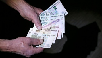 Россияне все больше экономят, власти все более оптимистичны