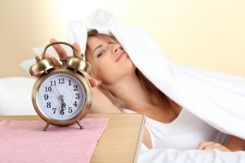Ученые установили летнюю нехватку времени для сна