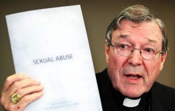 Казначея Ватикана подозревают в домогательствах к детям