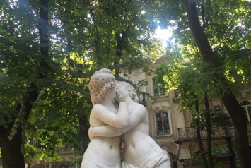 Власти Одессы восстановят скульптурную композицию «Эрот и Психея»