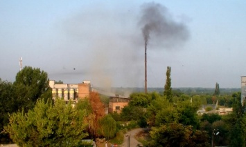 Жители поселка Химзавод снова задыхаются едкого запаха и смога. Известна причина (Эксклюзив, ФОТО)