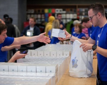 ФАС возбудит дело против Apple из-за цен на iPhone