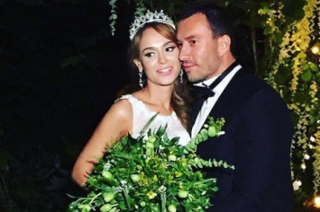В сети найдены фото Калашниковой и Терехина в свадебной одежде