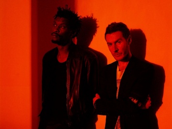 Massive Attack выпустили клип на новую песню Come Near Me