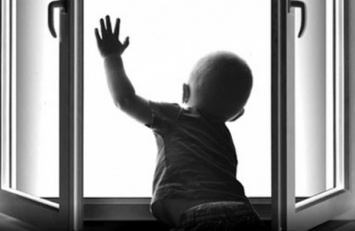 В Череповце 4-летний мальчик выпал из окна