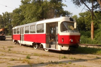 В Каменское после капремонта привезли 4-й трамвай