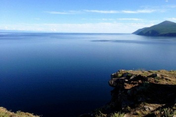 Жители Бурятии заметили подозрительное пятно на поверхности озера Байкал