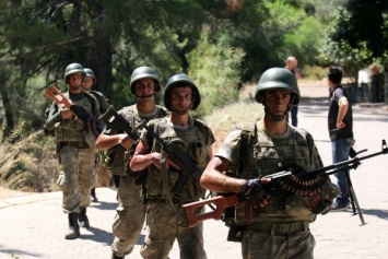 В Турции погибли десятки человек при попытке захвата воинской базы