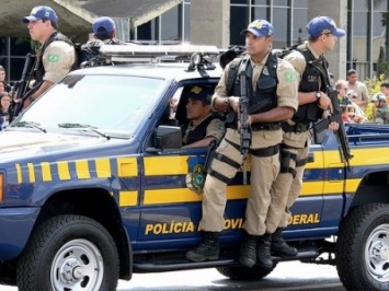 В бразильском Сан-Паулу неизвестный взял в заложники пять человек